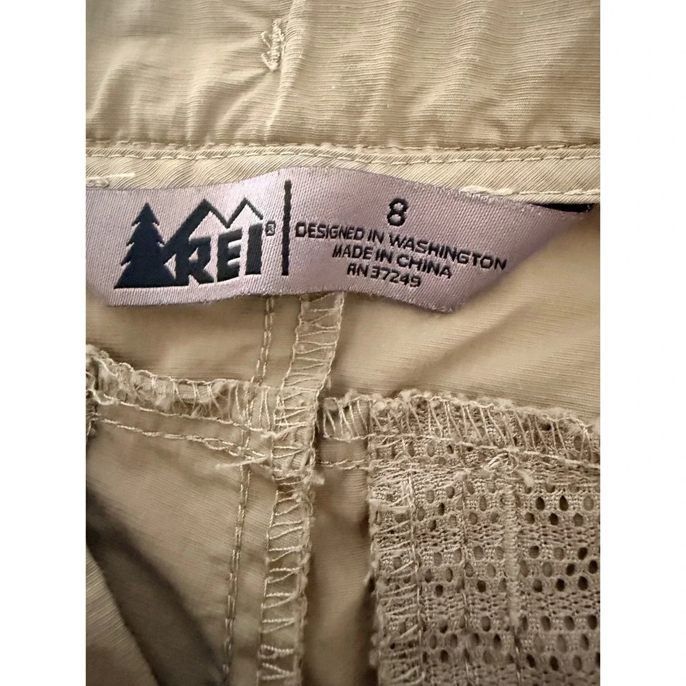REI Sahara Cargo Shorts Women 8 Tan Khaki Nylon Hiking Outdoor Utility Pocket 9